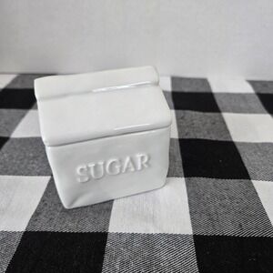 Fritz & Floyd Everyday White Porcelain Sugar/ Sugar Packet Holder With Lid